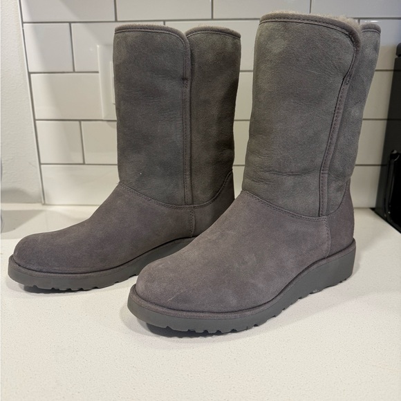UGG Gray Suede Women's Boots Size 8 - Picture 4 of 8